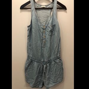 3/$25✨ GRG denim romper